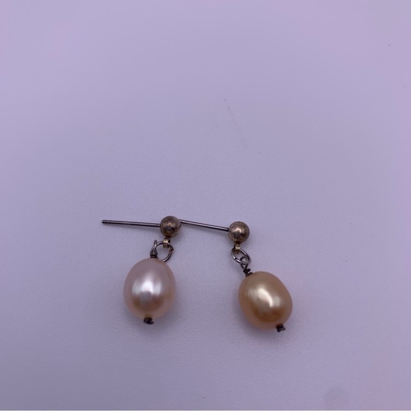 Two Tone White Faux Pearl Stud Earrings - Picture 4 of 7